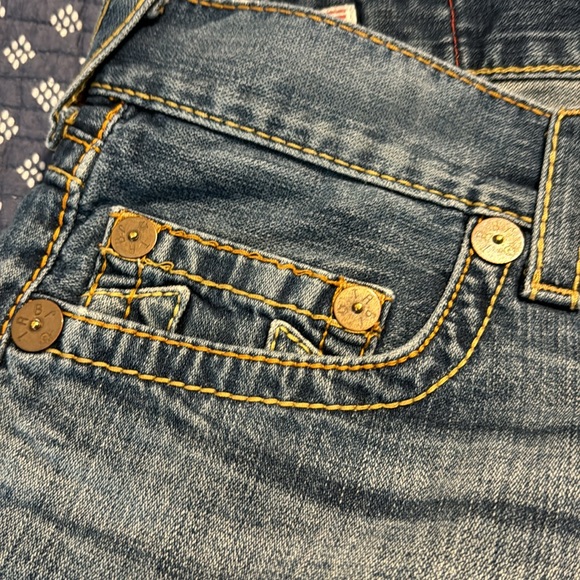 True Religion Bobby Big T Relaxed Straight Leg Jean Shorts Size 34 - Picture 5 of 8